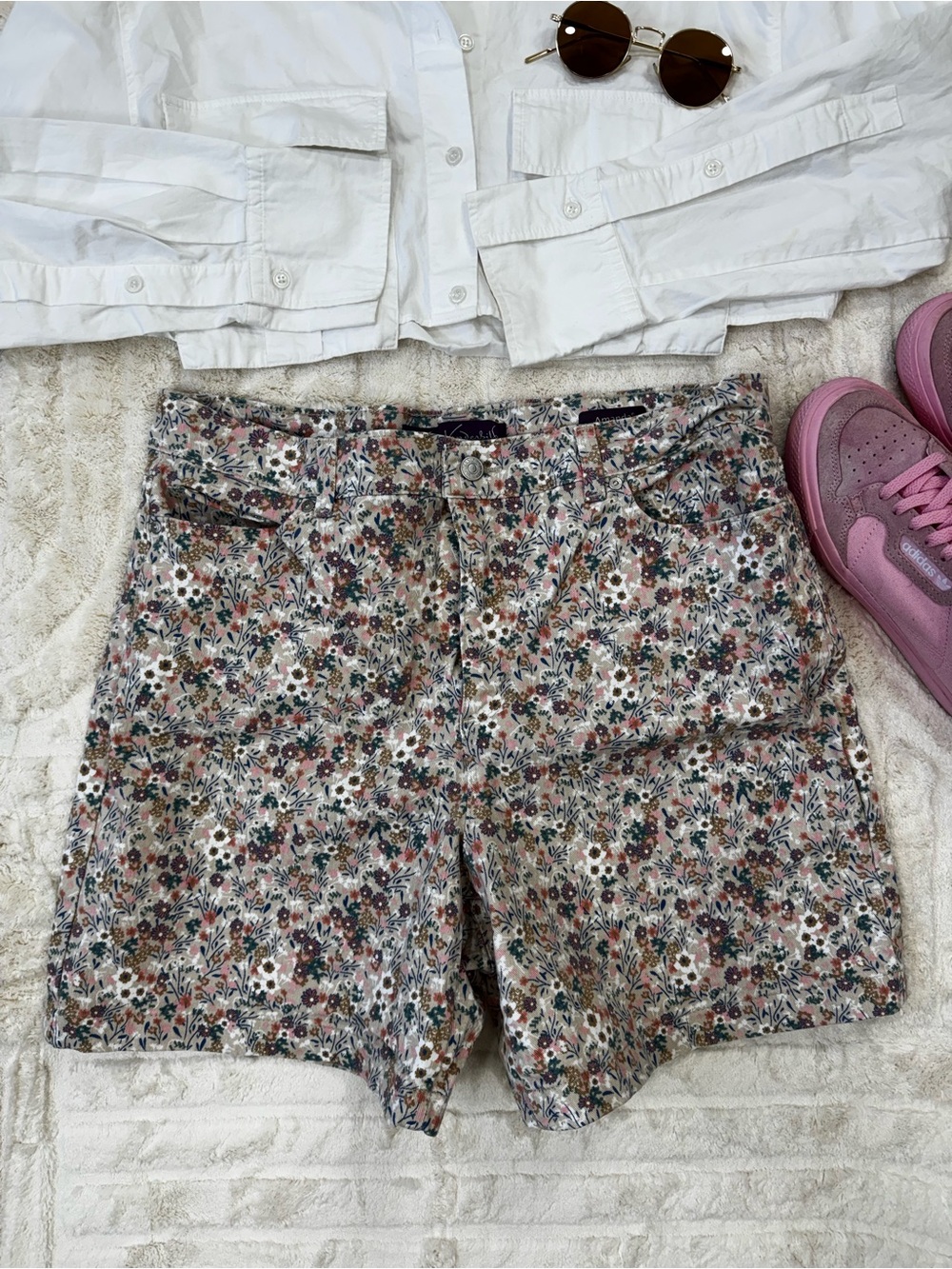 Gloria Vanderbilt Floral Women’s Shorts - size 16